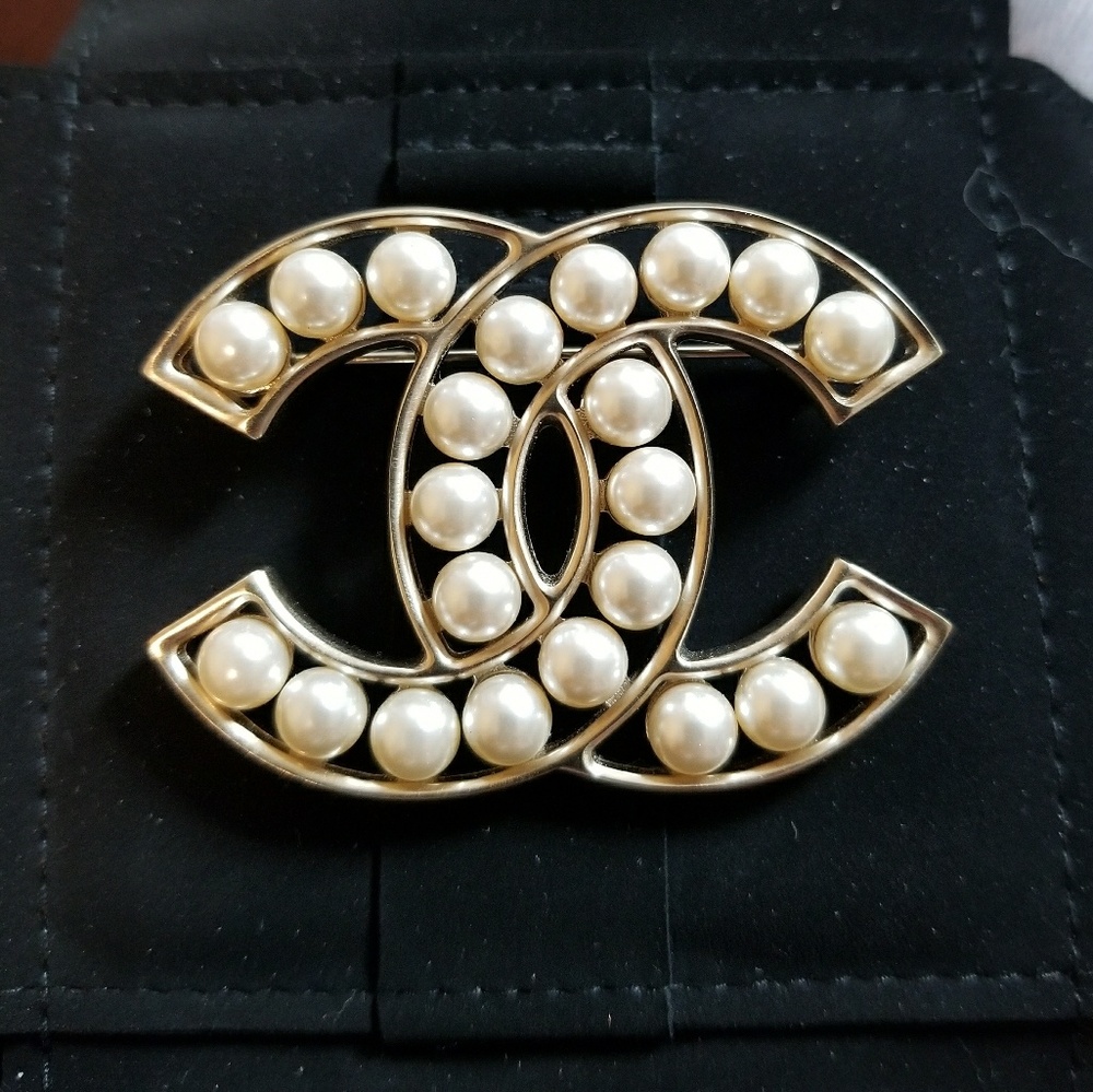 Authentic Chanel 14S Pearl Brooch
